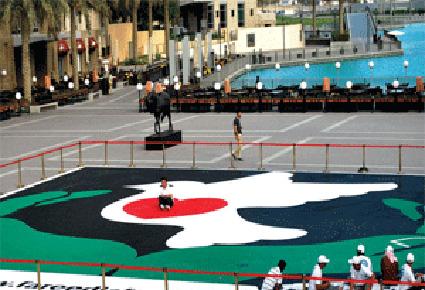 دبي تحطم رقماً قياسياً جديداً بجداريّتها بأكبر لوحة أيقونية للسلام